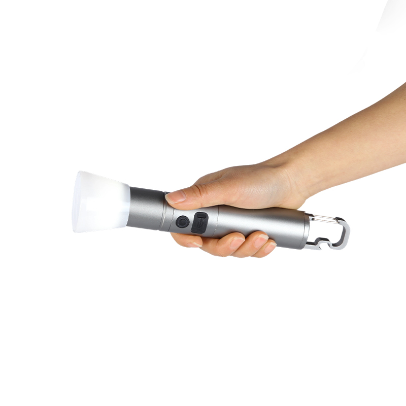 How can the design of a rechargeable, strong light flashlight optimize the focusing effect?